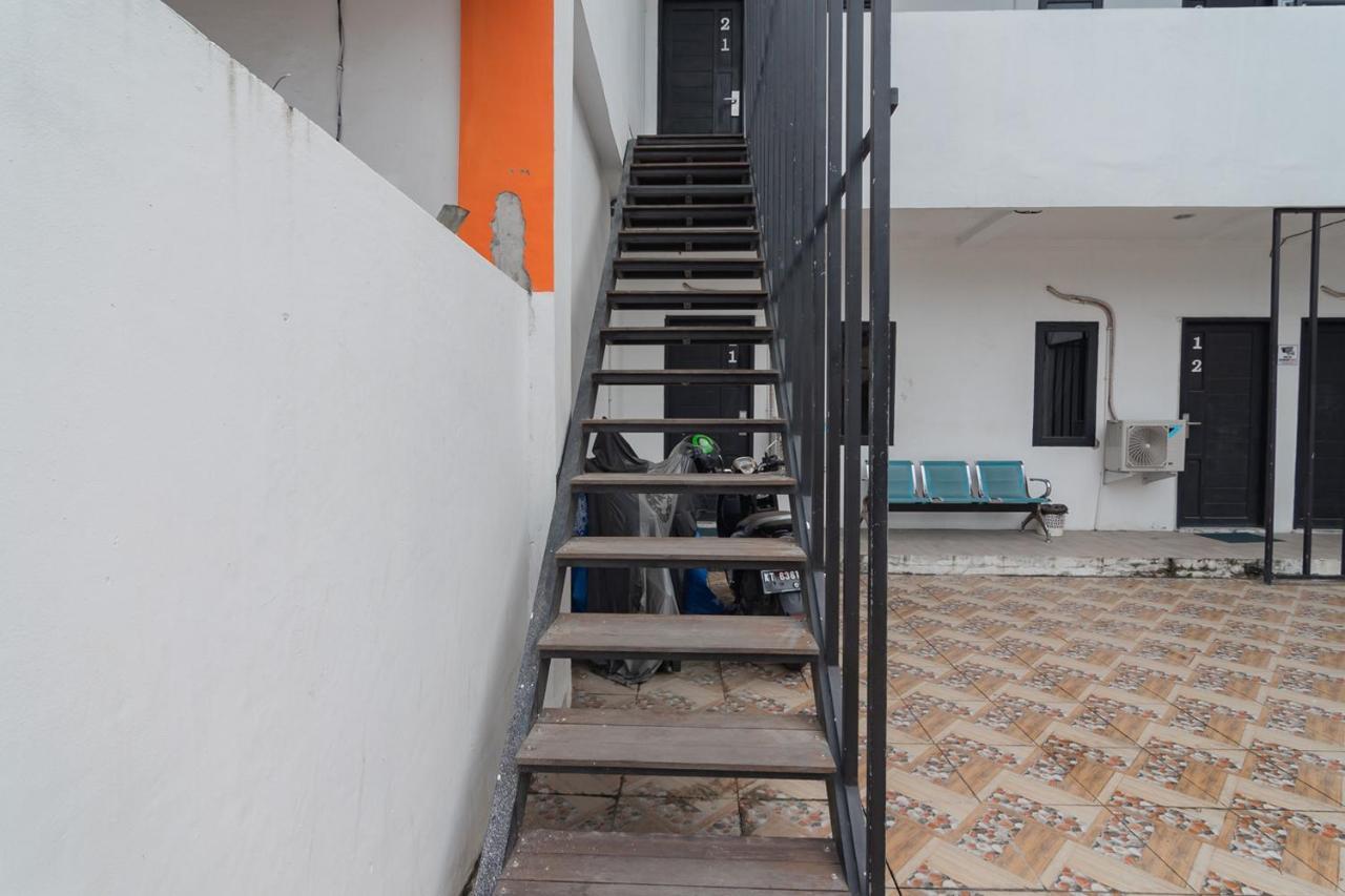 Reddoorz At Sani Guest House Balikpapan Ngoại thất bức ảnh